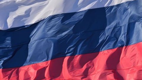 Россия: ЦБ повышает стоимость денег после обвала рубля