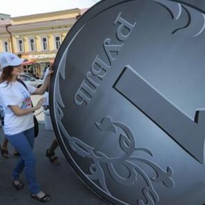 Russia: rublo migliora e spinge la Borsa