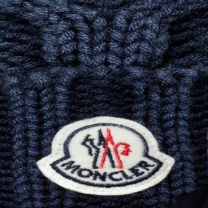 股市，Moncler 庆祝其即将进入富时指数：上午中段上涨 3,4%