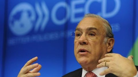 OECD: İtalya'nın GSYİH'sı ilk çeyrekte %0,7 arttı, ancak ikinci çeyrekte yavaşlayacak (%+0,1)