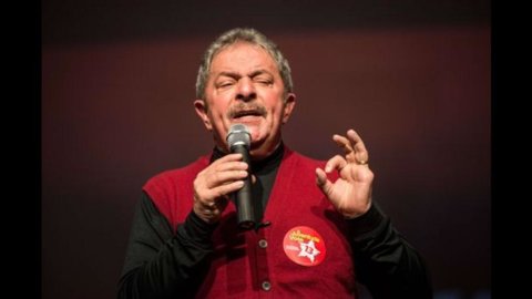 Brezilya ve eski cumhurbaşkanı Lula, Milano'daki Pirelli genel merkezini ziyaret etti