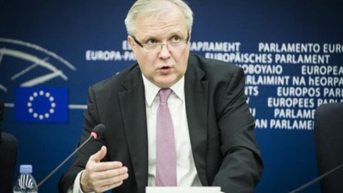 UE îl promovează pe Renzi cu rezerve, Rehn: „Bună tăietură, dar Italia își respectă angajamentele în conturi”