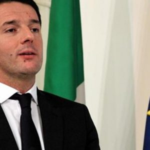 Renzi akan bertemu Hollande pada hari Sabtu dan Merkel pada hari Senin. “Kami akan menghormati perjanjian tetapi UE harus berubah”.