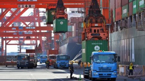 Commercio, Istat: a gennaio in calo import (-1,6%) e export (-1,5%)