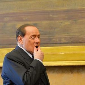 Berlusconi se suspendă: nu mai este Cavaler