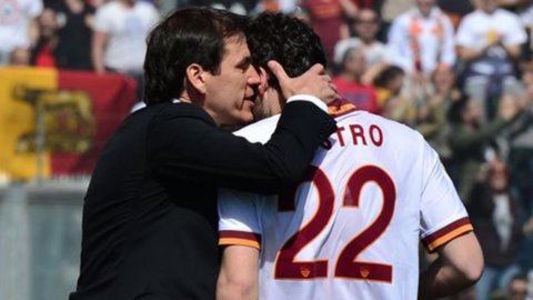 Roma conquered Cagliari with a Destro hat-trick and reopened the Scudetto race