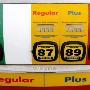 Carburanti: nuova discesa dei prezzi per crollo petrolio