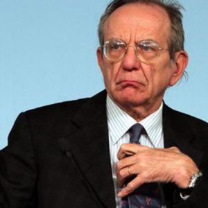 Padoan: "Recuperação frágil, orçamento equilibrado adiado para 2016"