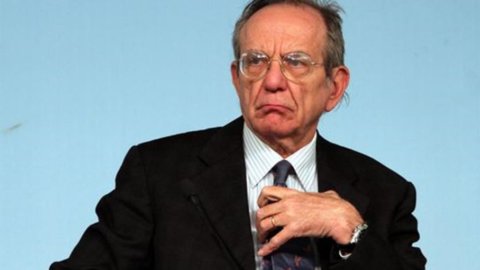 Padoan: "Recuperación frágil, presupuesto equilibrado pospuesto para 2016"