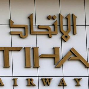 Etihad rafforza Air Berlin con 300 milioni, Alitalia aspetta