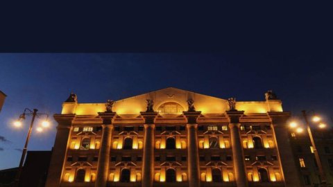 Piazza Affari dribbla la recessione: il Pil scende ma la Borsa è la migliore d’Europa (+1%)