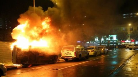 Singapur'da Etnik Çatışma: Yabancı Düşmanlığı mı, Klostrofobi mi?