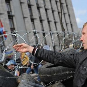 乌克兰：紧张局势卷土重来，与亲俄罗斯人发生新的冲突