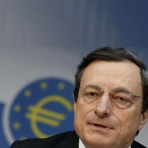 Continua effetto Draghi e non solo in Borsa: tassi ai minimi, euro debole. Milano stamani è negativa