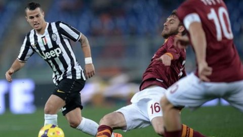 Osvaldo zoa Roma in extremis e Juve conquista o Olímpico e bate recorde