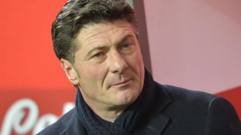 Napoli-Inter: stasera il big-match che può segnare una svolta. Vincono Milan e Lazio. Roma in trasferta