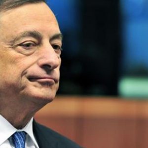 ECB ve Draghi, "Düşük enflasyon ve zor krediyle mücadele edeceğiz" dedi