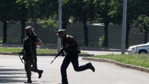 Ucraina: violenti scontri a Donetsk, almeno 100 vittime