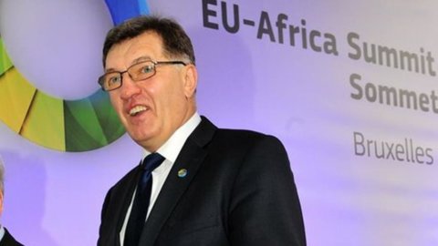 Commissione Ue: ok a Lituania nell’euro dal primo gennaio 2015