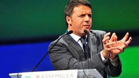 Pd、Renzi: "これ以上の部門はありません". しかし、ミネオ事件後、13人の上院議員が停職処分に