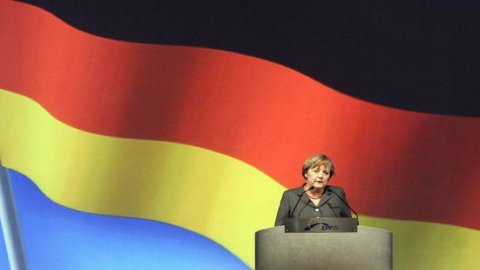 Merkel: İstikrar Paktında değişiklik yok