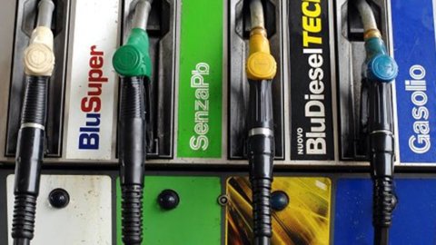 Benzina e diesel: i prezzi aumentano ai massimi dal 2015