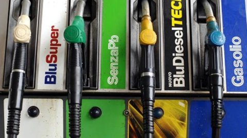 Benzina e diesel, aumenta il prezzo dei carburanti