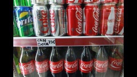 Coca-Cola lancia un ciclo infinito di riciclaggio delle sue bottiglie in Francia