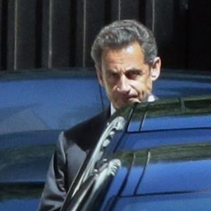 França, Sarkozy ataca juízes e anuncia: "Vou voltar à política"