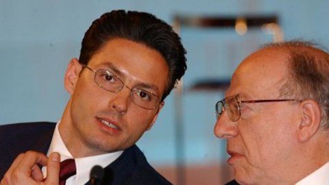 Pier Silvio Berlusconi と Confalonieri は無罪、Errani は有罪判決を受けました: 彼は辞任します