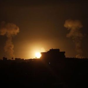 Medio Oriente - Israel bajo ataque, respuesta lista: incursión contra Gaza, al menos 15 muertos