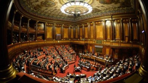 Riforma Senato, pioggia di emendamenti in Aula: Renzi e Berlusconi serrano i ranghi