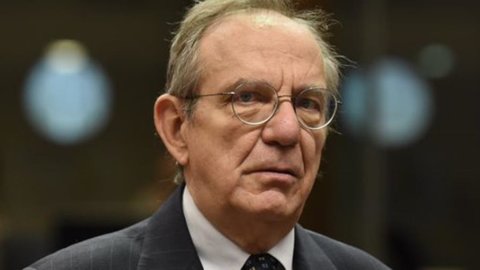 Padoan: "The balanced budget is postponed to 2017"