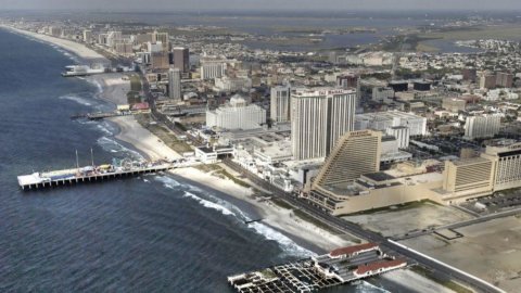 Atlantic City is losing its pieces: Trump Plaza is also about to close