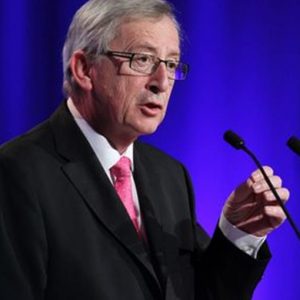 UE, Juncker: "Necesitamos un plan de 300 millones de euros durante 3 años para el crecimiento"