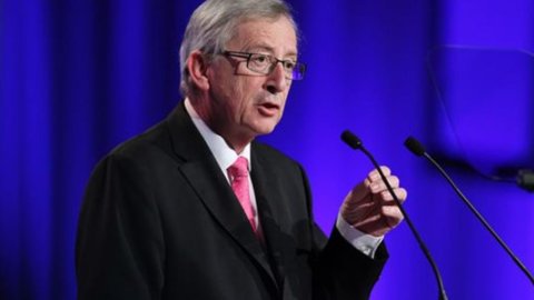 UE, Juncker: "Precisamos de um plano de 300 bilhões de euros em 3 anos para o crescimento"