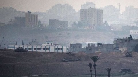 Gaza, quasi 600 le vittime. Fonti palestinesi parlano di una tregua per oggi, Israele smentisce