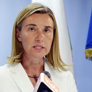 Mogherini, Juncker mendorong Renzi menuju Rencana B