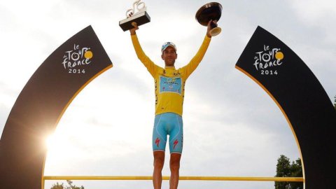 La maglia gialla di Nibali: una vittoria per il Kazakistan