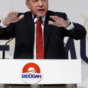 トルコの選挙: エルドアン首相が圧勝し、同国の大統領に就任