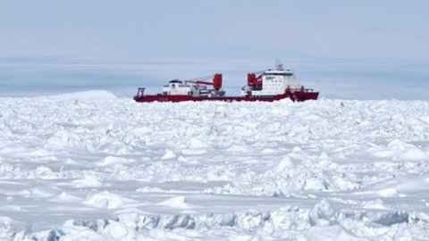 チリの地震が南極大陸に「氷震」を引き起こす