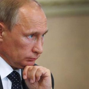 Putin-Poroshenko: stretta di mano simbolica tra guerra economica e geopolitica