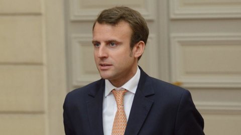 Francia: Macron lascia e corre per Eliseo
