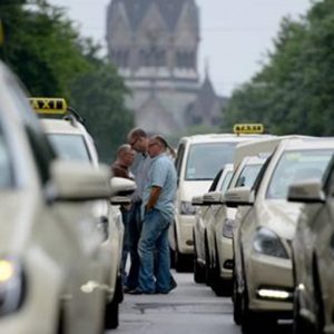 În 2015 Uber va avea o cifră de afaceri de 10 miliarde de dolari: la fel ca Facebook