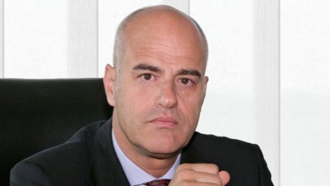 Eni, Descalzi: “Guerra in Libia, serve sforzo internazionale per la pace”