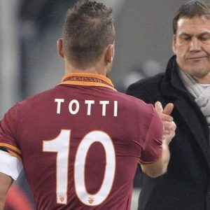 Serie A, Totti salva la Roma nel derby (2-2) e l’Inter parte in rimonta