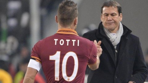 Serie A, Totti salva la Roma nel derby (2-2) e l’Inter parte in rimonta