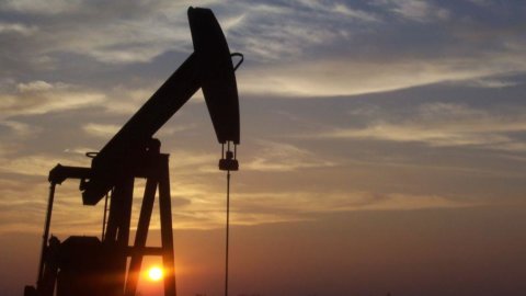 Il petrolio che crolla fa bene al Pil italiano