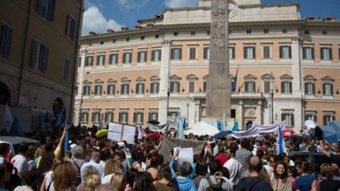 Demonstration für Beamte am 8. November auf den Straßen gegen die Regierung