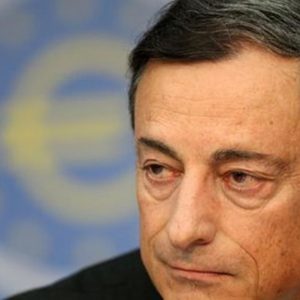 As palavras de Draghi sobre a fraqueza da recuperação congelam as bolsas: Piazza Affari (-1,4%) é a pior